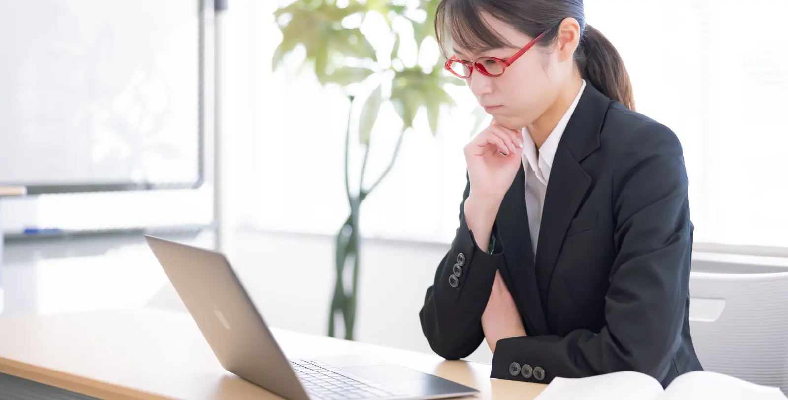 年末調整のアウトソーシングを検討する人事