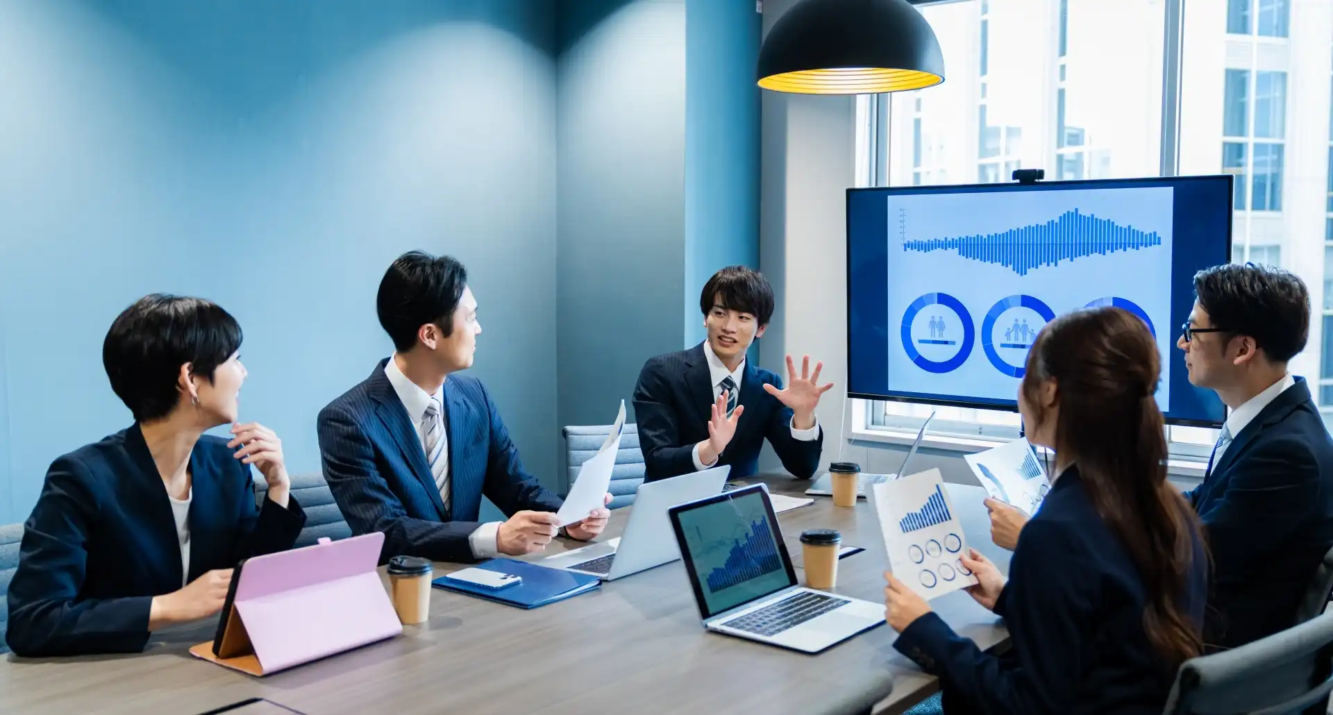 モニターを使って会議