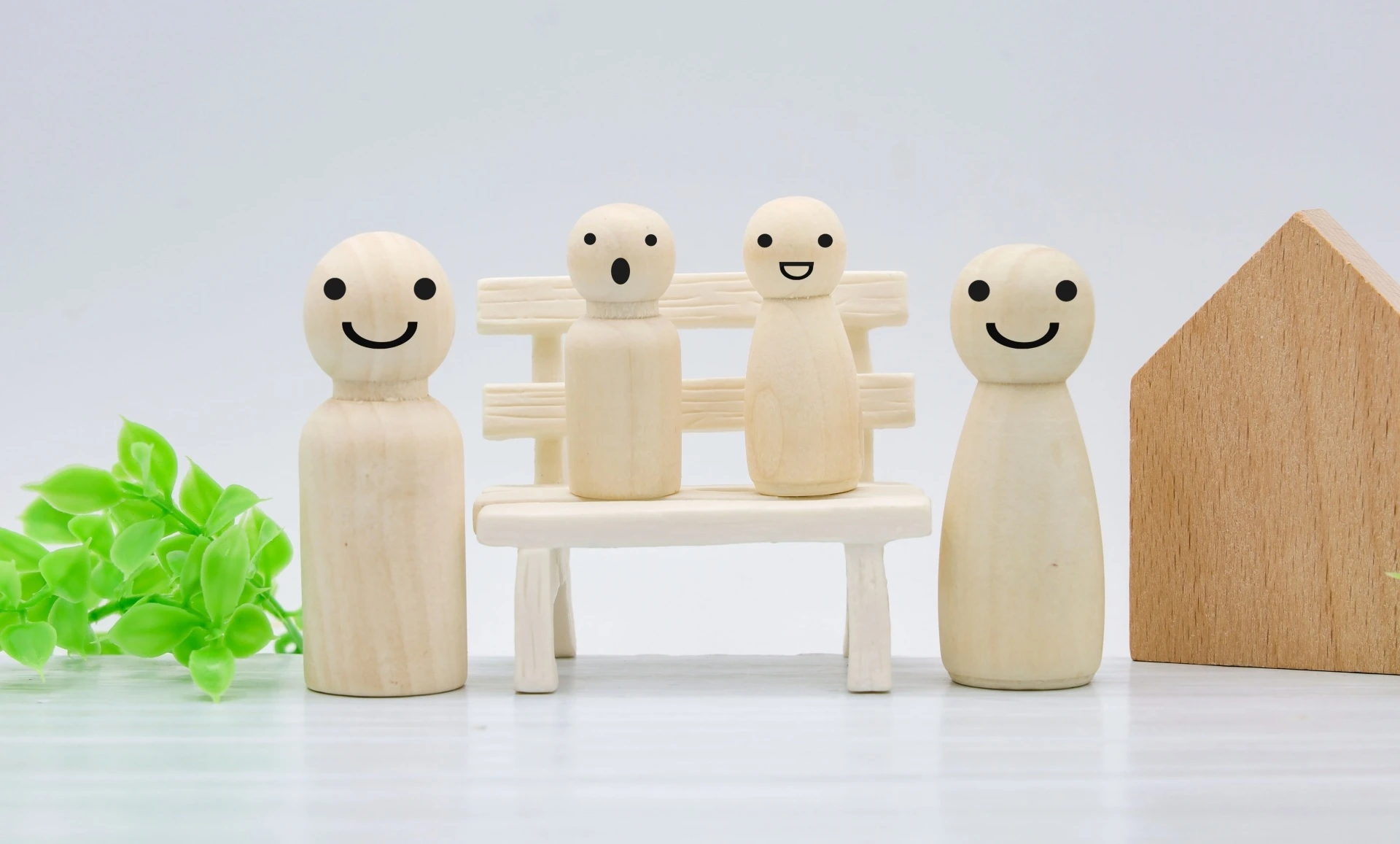 家族を模した人形4体