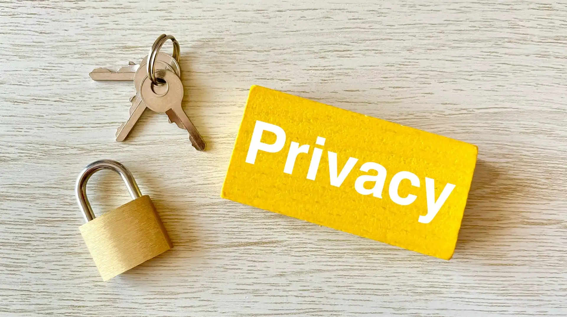 privacyと書かれたブロックと鍵
