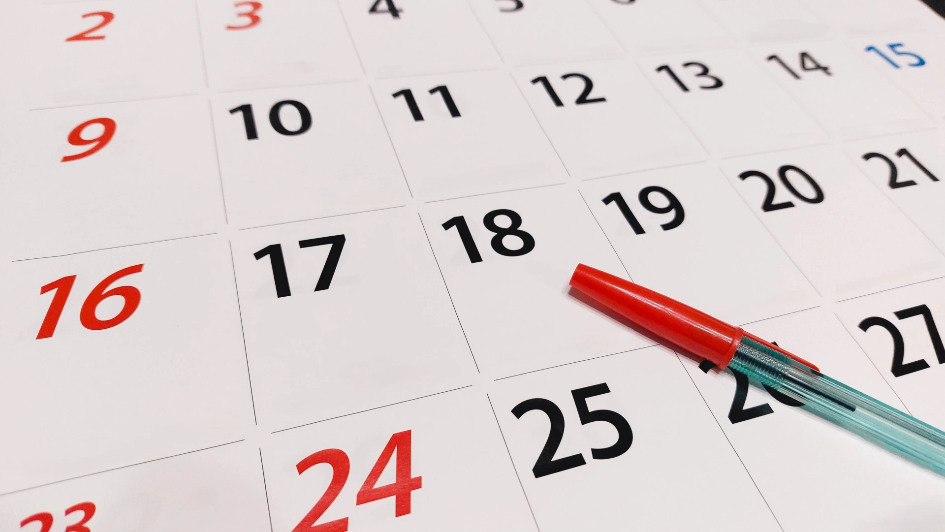カレンダーとペン